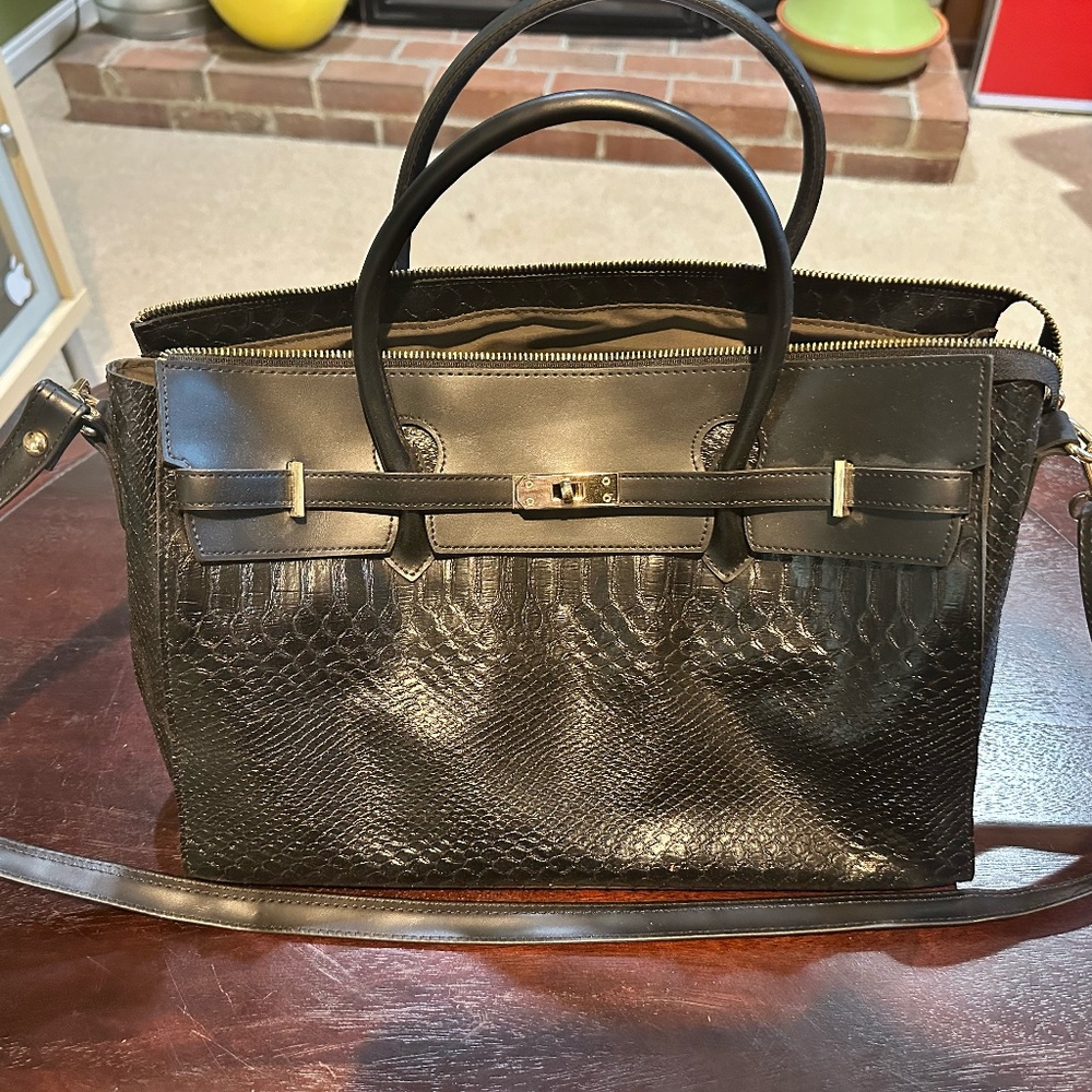 Gunas Black Hermit Bag